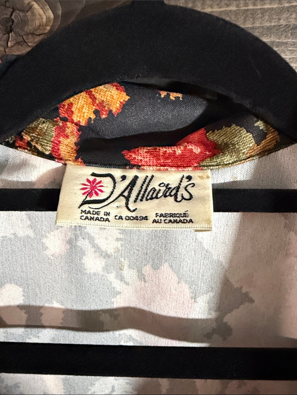 VINTAGE Floral Collared Button-Down Top in Black and Rose - Picture 2 of 6